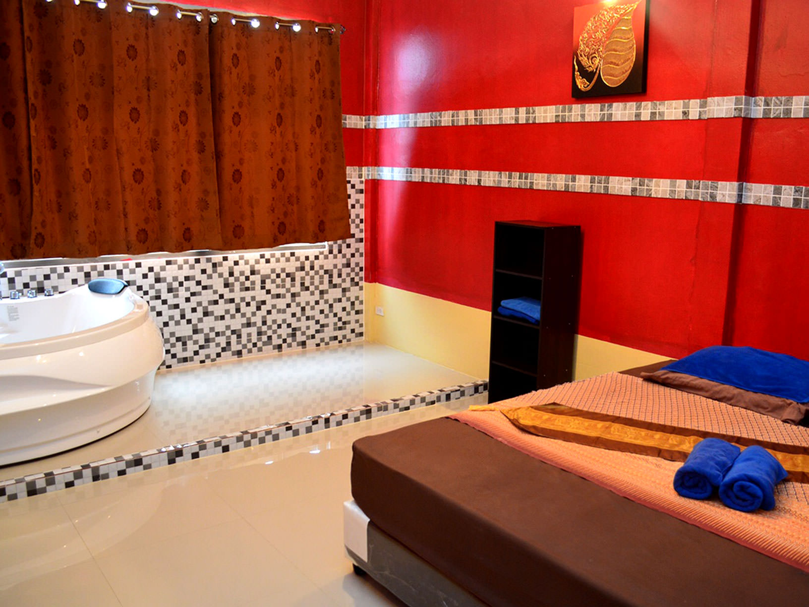 Private jacuzzi at HoneyBee