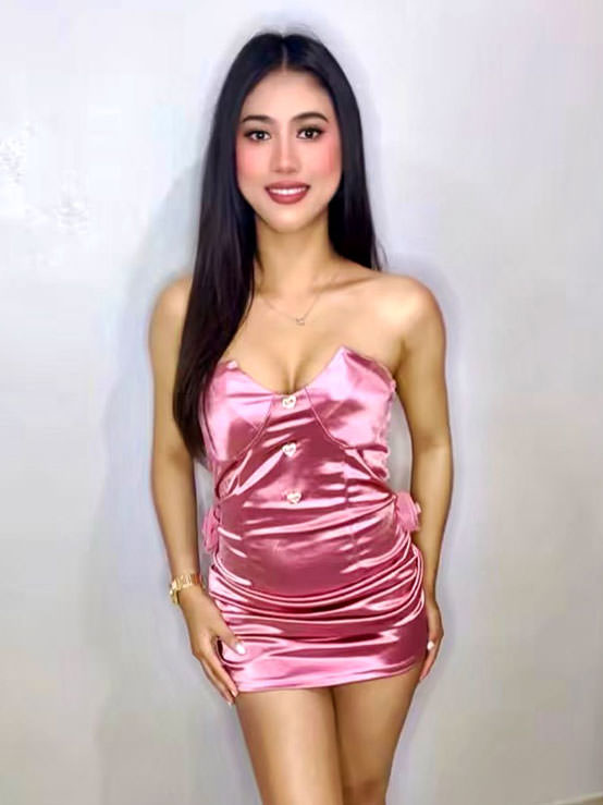 Leeya is a tall, sexy young masseuse offering sensual erotic massages in Bangkok. Available for men or 4 hands sessions — book Leeya for a deeply intimate and relaxing experience.